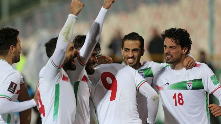 Màu áo sân khách của đội tuyển Iran năm 2022