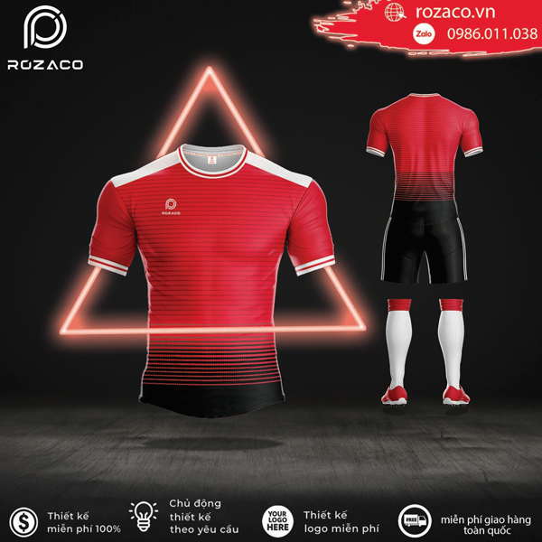 Áo bóng đá thiết kế sọc ngang với sự pha trộn vô cùng tinh tế bởi bộ 3 màu sắc trắng - đỏ - đen. Không chỉ mang đến phong cách độc đáo cho thiết kế mà nó còn khiến cho mẫu áo này trở thành trang phục có 1 - 0 - 2. 