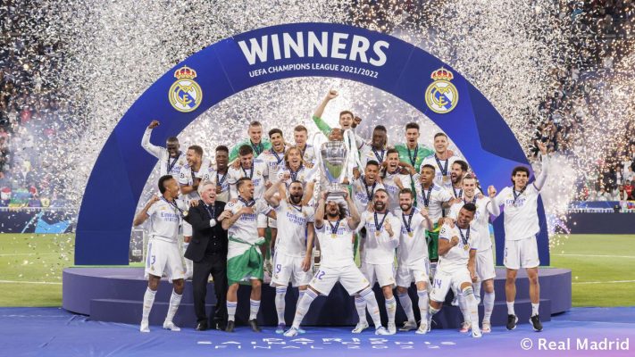 Real Madrid là một câu lạc bộ bóng đá chuyên nghiệp đến từ Tây Ban Nha. Là đội bóng được xem là có thành thích thuộc tốp đầu thành công nhất thế giới, sở hữu lượng người hâm mộ khủng. Chính vì lẽ đó mà xu hướng áo Real Madrid Không Logo 2023 được các FC lựa chọn ngày cảng nhiều.