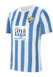 Mẫu áo đấu sân nhà CLB Málaga 2022/23 được giới thiệu với giao diện sọc cổ điển. Và nó đã kết hợp 4 màu xanh nhạt với 5 sọc trắng ở mặt trước chiếc áo.
