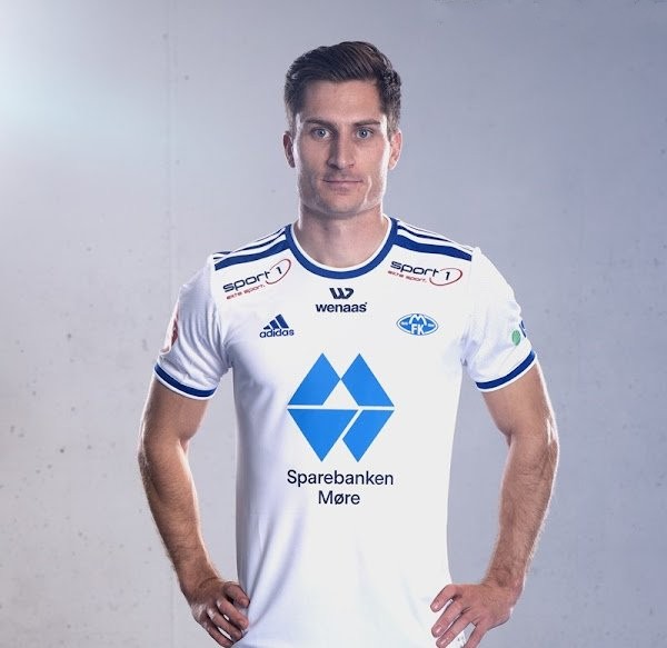 Mẫu áo đấu câu lạc bộ Molde 2022/23 sân khách. Với tông màu trắng tượng trưng cho sự khởi đầu của các giai đoạn quan trọng của các cầu thủ ở mùa giải mới. 