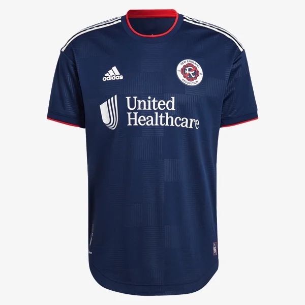 Mẫu áo clb New England Revolution 2023 sân nhà đặc biệt đã được ra mắt các fan hâm mộ. Mẫu áo được sản xuất bởi hãng Adidas. Với phần kết hợp gam màu tim than được nhà thiết kế chọn làm gam màu chính của chiếc áo.