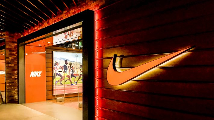 Nhà sản xuất Nike sản xuất áo bóng đá CLB Tottenham 2022/2023 