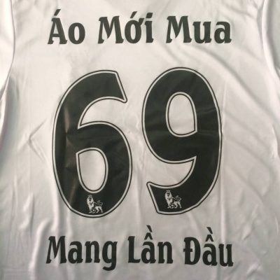 Slogan hay trên áo đấu Manchester City không logo