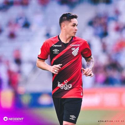 Hình ảnh áo đấu sân nhà CLB Atletico Paranaense 2023  đã được ra mắt một cách thật tuyệt vời. Chiếc áo sân nhà được lấy gam màu đỏ đen làm gam màu chính cho mẫu áo đấu. T