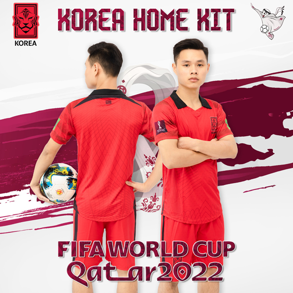 Áo đội tuyển Hàn Quốc sân nhà sân nhà World Cup 2022 là bộ thiết kế mang màu đỏ nổi bật thu hút mọi ánh nhìn. Nếu bạn yêu thích màu sắc này thì hãy ghé xưởng Rozaco để rinh ngay bộ trang phục độc đáo này nhé.