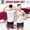 Áo đội tuyển Nhật Bản sân khách World Cup 2022 là bộ thiết kế được mang màu trắng chủ đạo kết hợp với các chi tiết màu đen nổi bật. bạn hãy nhanh tay rinh ngay siêu phẩm xuất sắc này nhé.