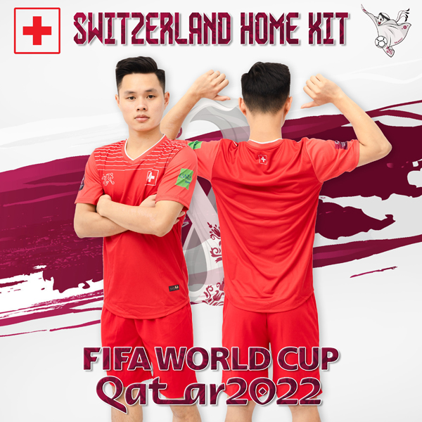 Áo đội tuyển thủy Sĩ sân nhà World Cup 2022 là bộ thiết kế mang màu đỏ và được trang trí bởi các đường kẻ ngang màu trắng mang lại vẻ bề ngoài đẹp mắt. Sản phẩm được phân phối độc quyền tại xưởng Rozaco.