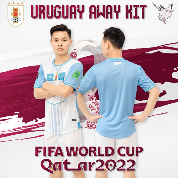 Mẫu Áo đội tuyển Uruguay sân khách World Cup 2022 đang là xu hướng thời trang ở mùa World Cup 2022 này đối với các fan hâm mộ đội tuyển Uruguay. Việc bạn đã lựa chọn bộ quần áo thể thao này vừa vặn, form dáng chuẩn, màu sắc ưng ý thì một yếu tố hết sức quan trọng bạn không nên bỏ qua mẫu áo này của Xưởng may Rozaco chúng tôi. Tuy nhiên, áo đã được lấy gam màu xanh mc làm gam màu chủ đạo. Và họa tiết được bố trí chính trước thânáo. Không dừng lại ở đó, chiếc quần short màu trắng sẽ làm hoàn thiện bộ trang phục hơn.