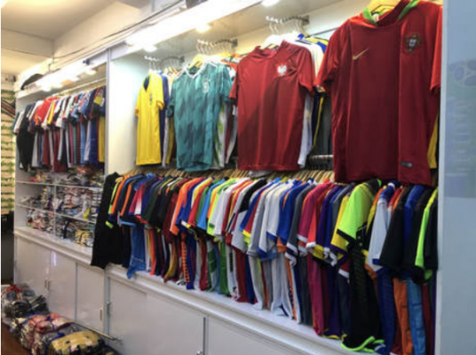 Cửa hàng bán sỉ quần áo bóng đá