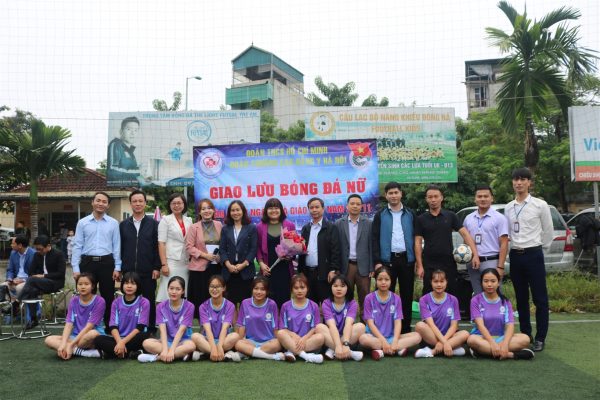 Áo bóng đá nữ 20.11 lên ngôi trong ngày nhà giáo Việt Nam